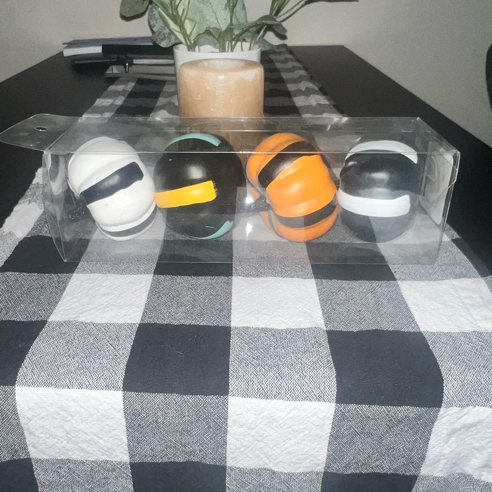 Mini pumpkin decor
